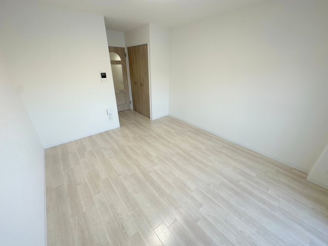 居室・リビング　明るく広々としたリビングです。