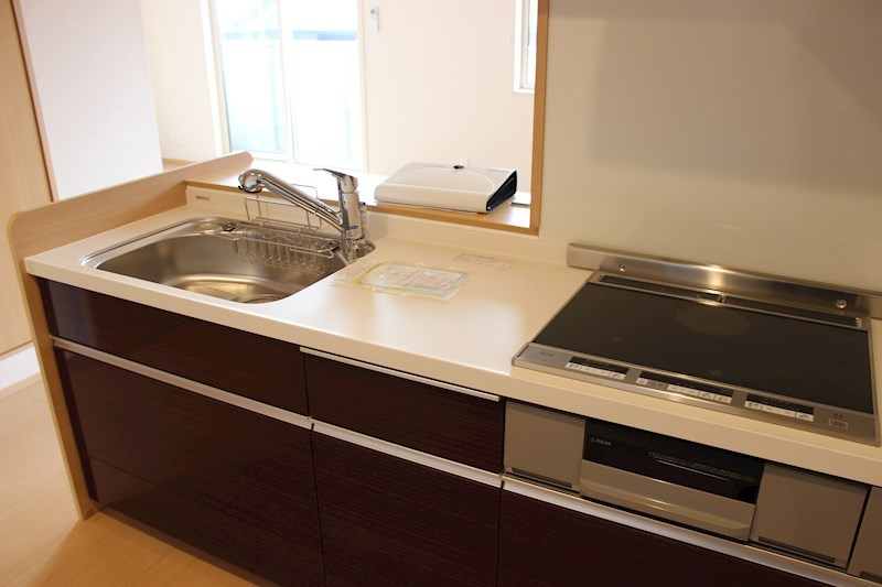 キッチン　3口IHクッキングヒーター完備！