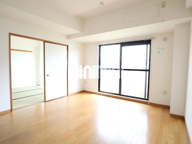 居室・リビング　別号室参考写真です