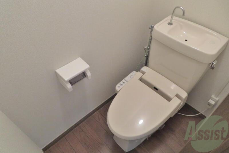 トイレ　トイレはシンプルかつキレイで使いやすそうですね。