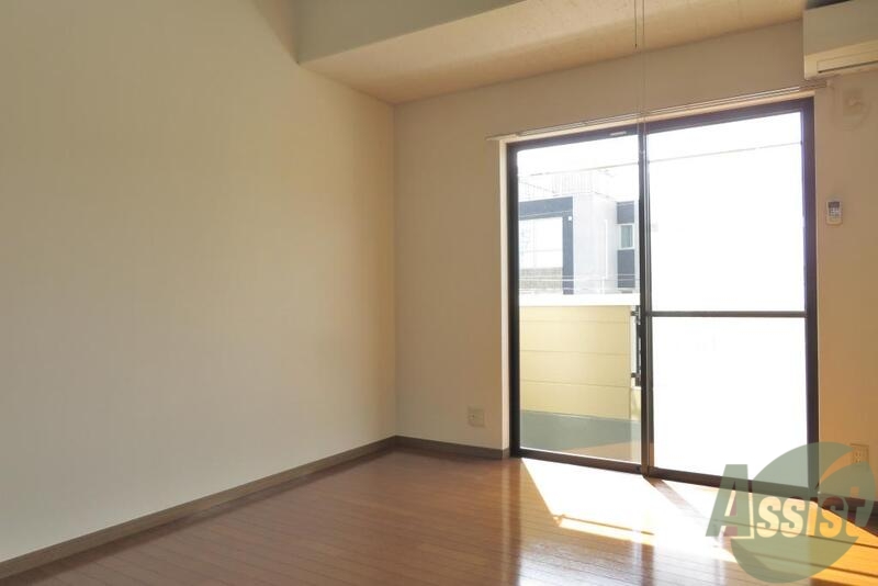 居室・リビング　窓が広く、日差しも入り開放感のあるお部屋ですね～。