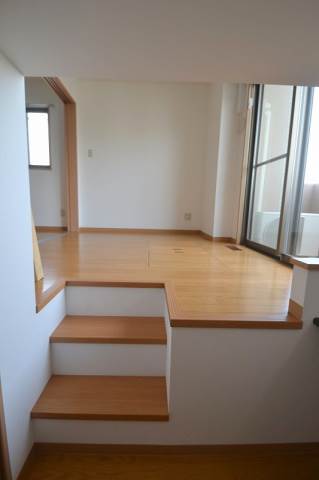 その他部屋・スペース　室内は個性的な間取りです。