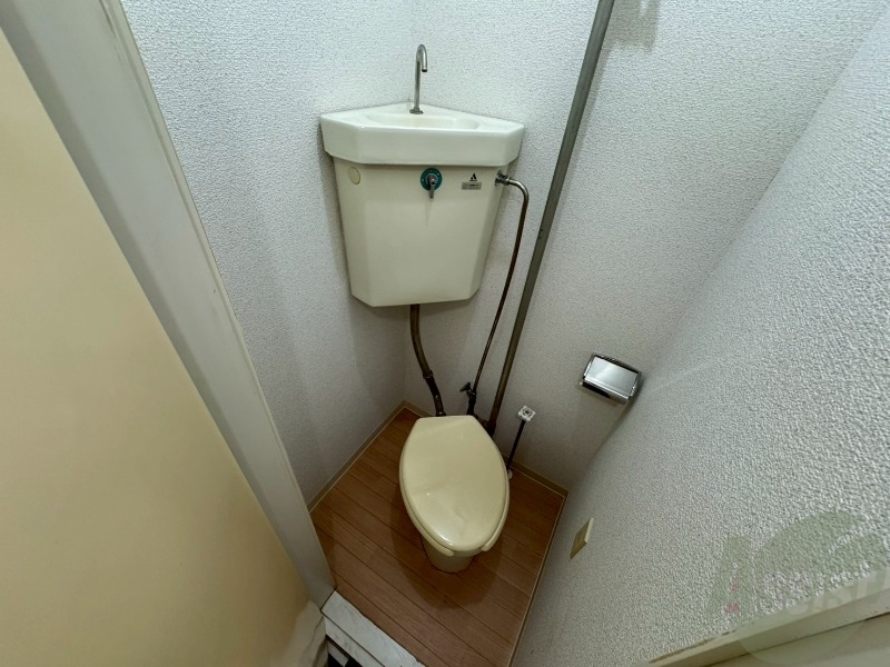 トイレ　こちらはトイレです。清潔感があり、安心して使用できます。