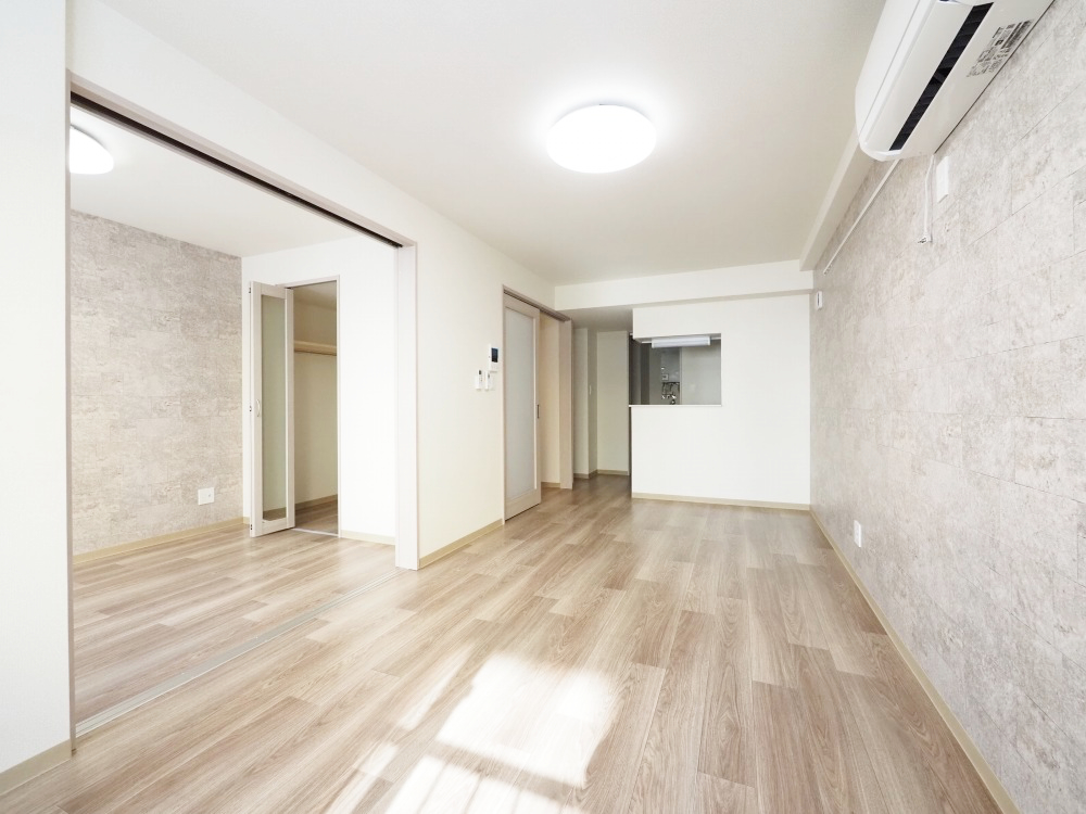 居室・リビング　★新築都市ガス物件！★交通アクセスに便利な立地！ペット飼育可