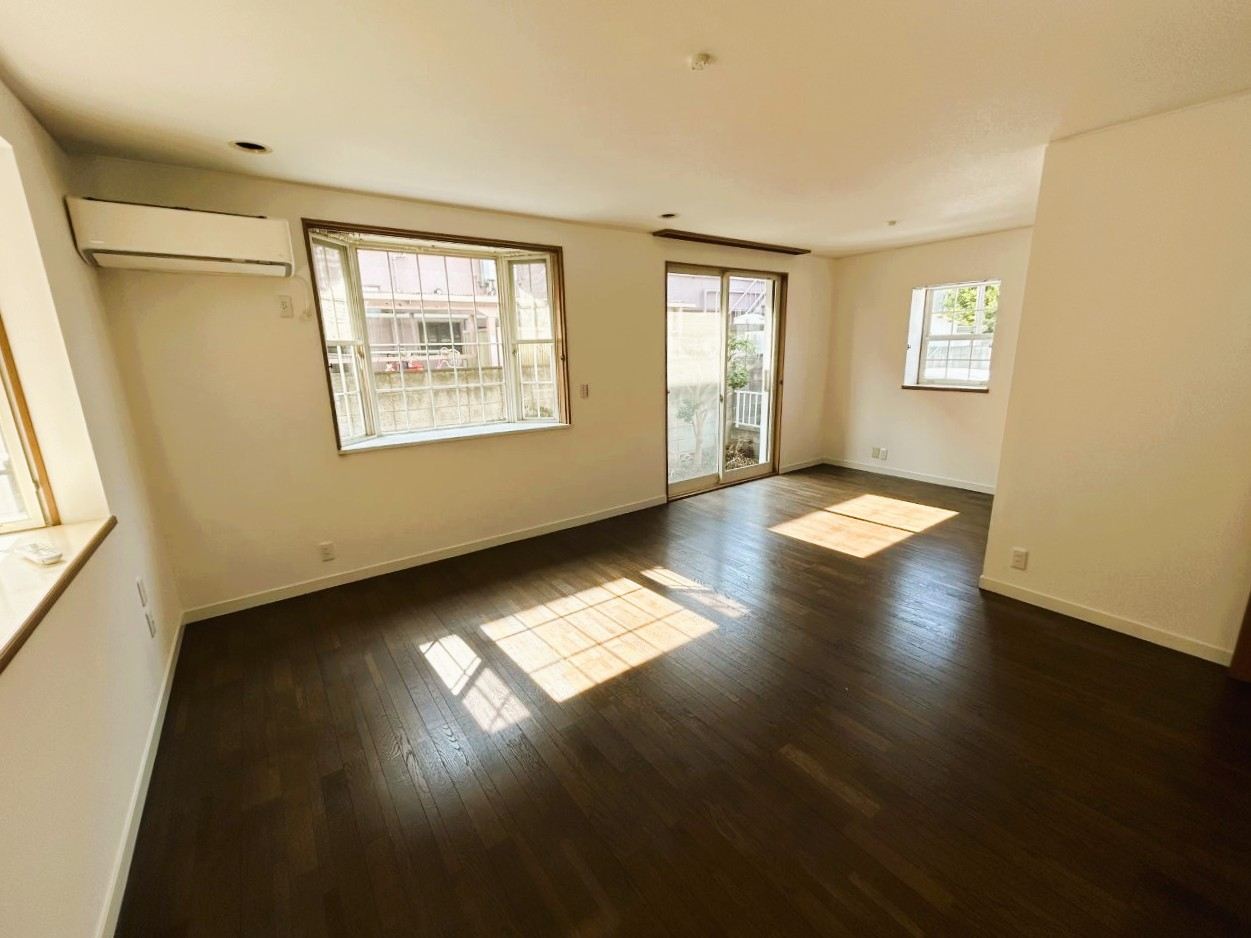 居室・リビング　1階リビングも日照良好～