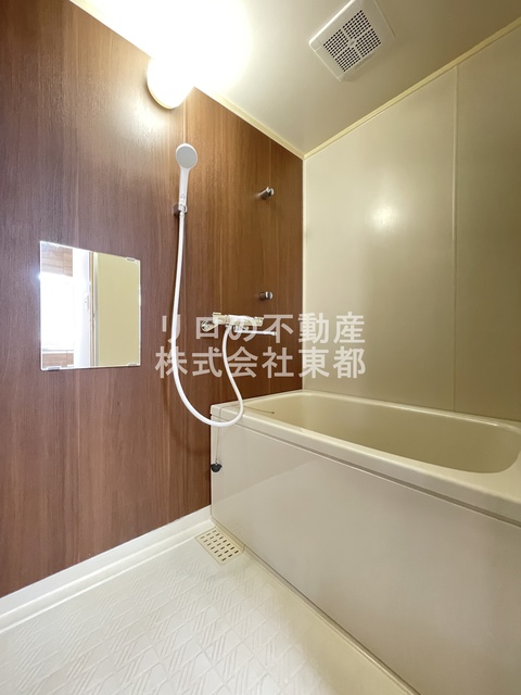 バス・シャワールーム　足が伸ばせる広々バスタブでリラックス♪