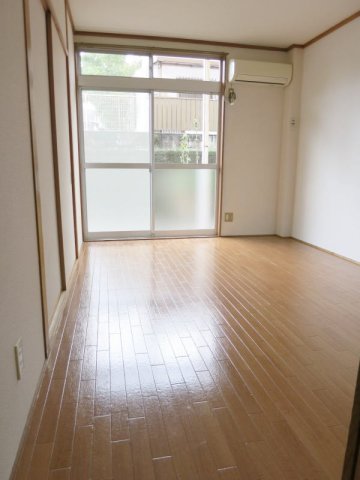 居室・リビング　物件の内装です