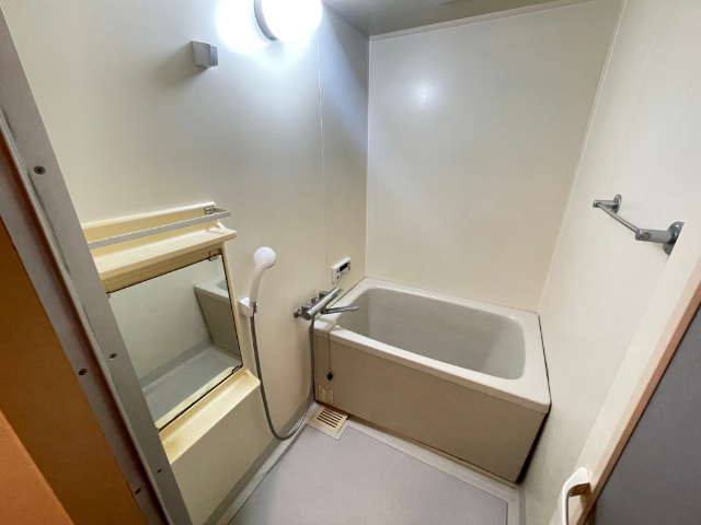 バス・シャワールーム　サーモ水栓付き！