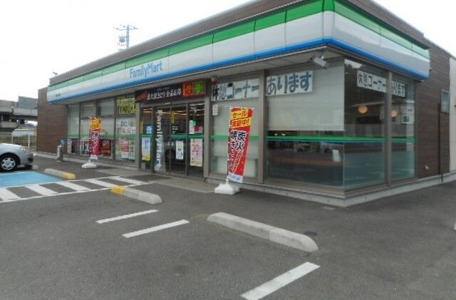 コンビニ　ファミリーマート有田川水尻店様（コンビニ）まで650m