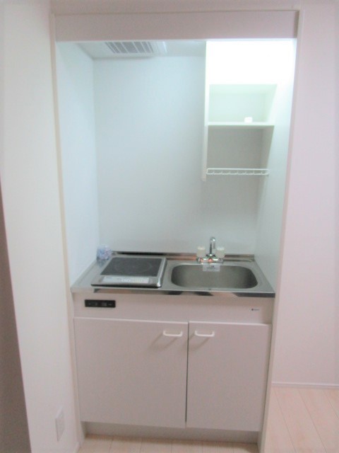 キッチン　同物件の別の号室の写真です。