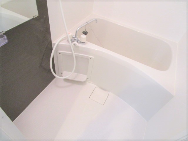 バス・シャワールーム　同物件の別の号室の写真です。
