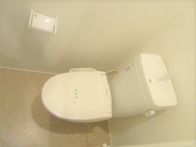 トイレ　同物件の別の号室の写真です。