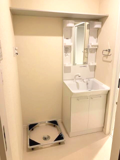 洗面設備　独立洗面化粧台が付いています