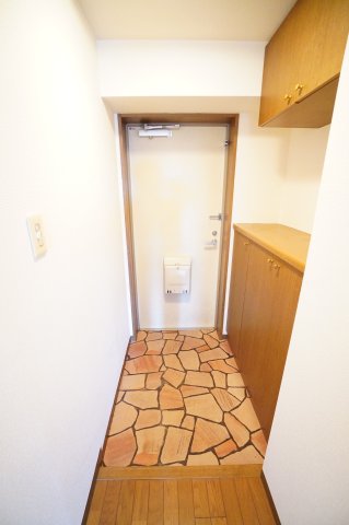 玄関　※同物件・同タイプの写真です。