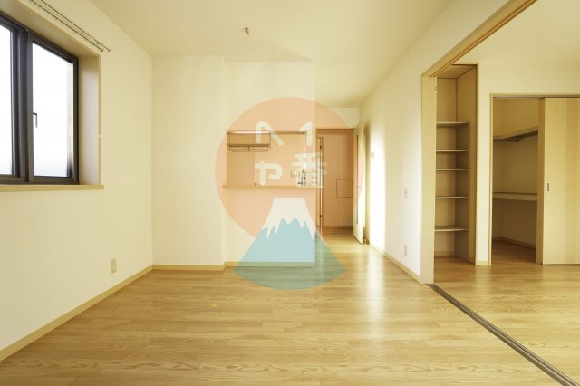 居室・リビング　ゆったり過ごせる居間です　※参考写真です