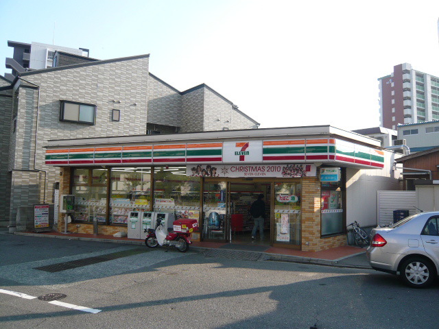 コンビニ　セブンイレブン 博多堅粕3丁目店（コンビニ）まで200m