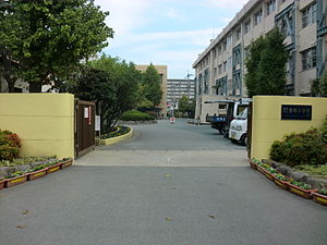 小学校　福岡市立吉塚小学校（小学校）まで416m