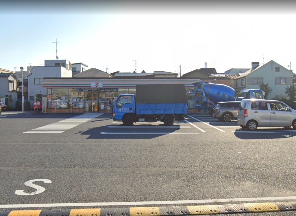 コンビニ　セブンイレブン 足立東伊興1丁目店（コンビニ）まで621m