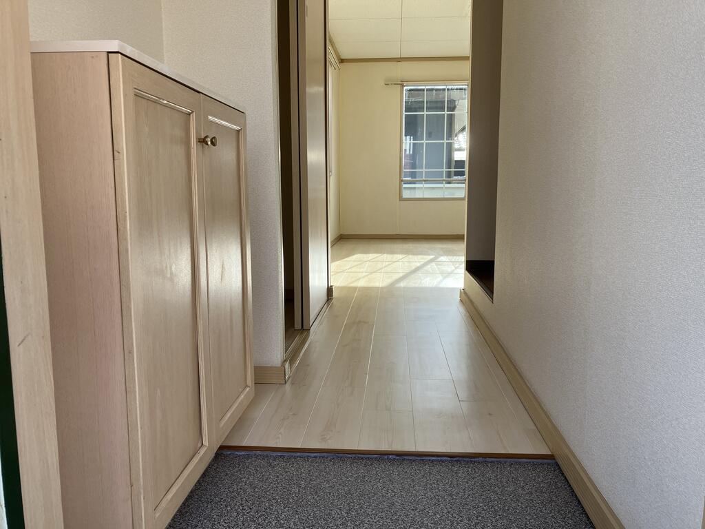 玄関　奥が居室です。