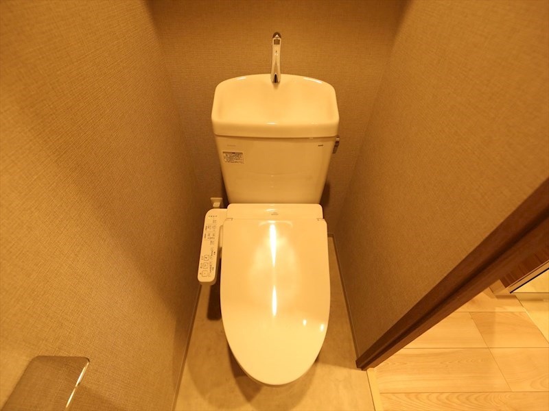 トイレ　温水洗浄暖房便座付トイレ