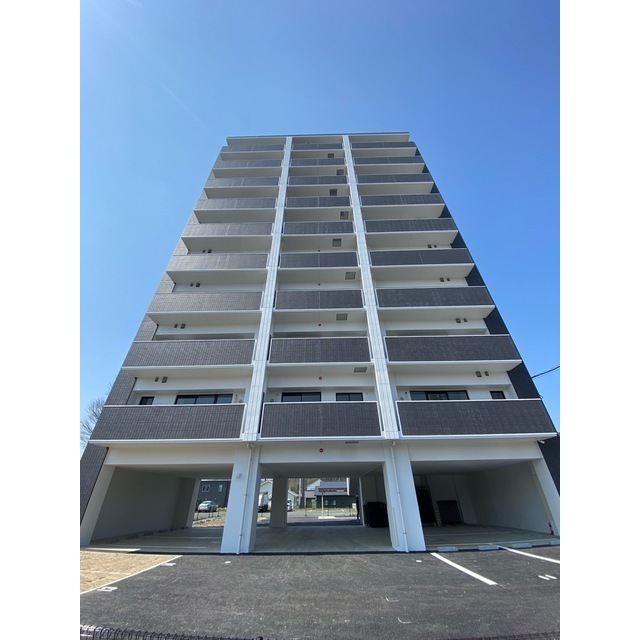 建物外観　鉄筋コンクリート造10階建て