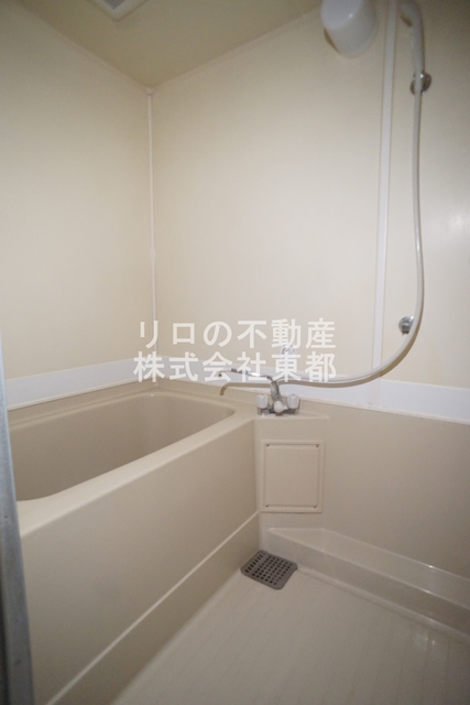 バス・シャワールーム　清潔感のある浴室で、１日の疲れを癒しリラックスできます。