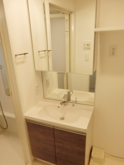 洗面設備　別部屋の写真を使用しております。