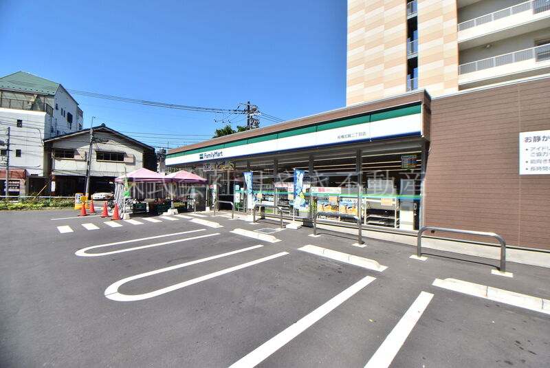 コンビニ　ファミリーマート板橋加賀二丁目店（コンビニ）まで238m