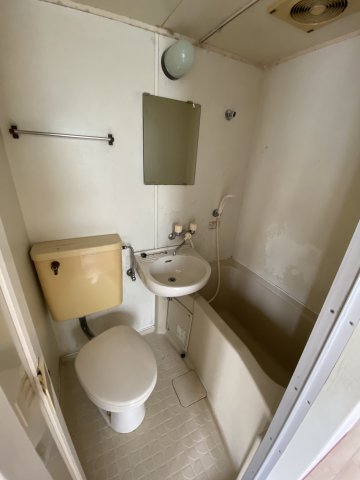 バス・シャワールーム　シンプルで機能的なユニットバスです！