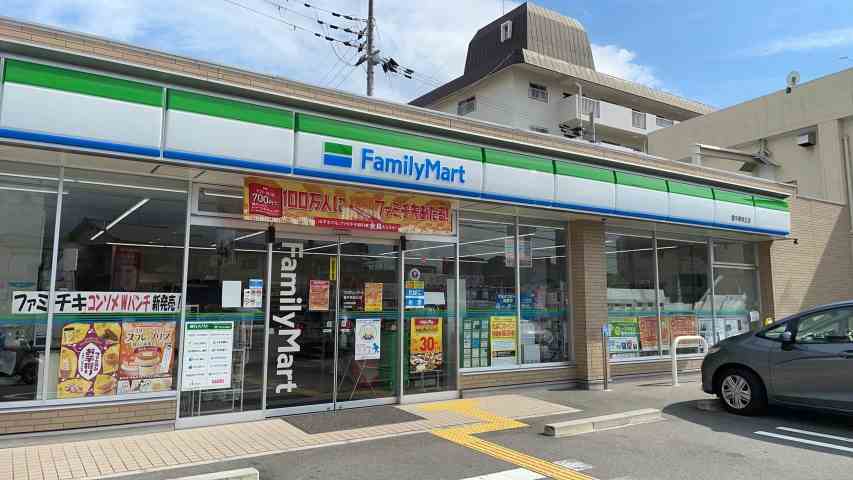 コンビニ　ファミリーマート（コンビニ）まで333m