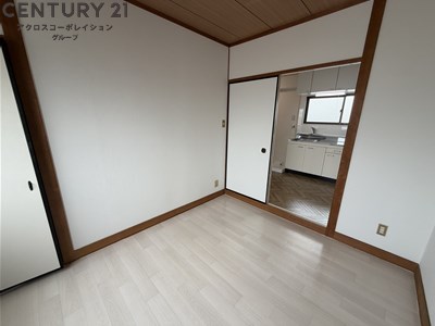 居室・リビング　床が明るい色合いで綺麗です♪