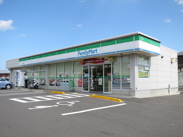 コンビニ　ファミリーマート高松中央通り店（コンビニ）まで214m