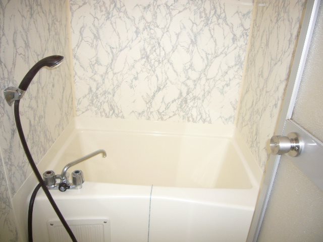 バス・シャワールーム　202号室写真使用