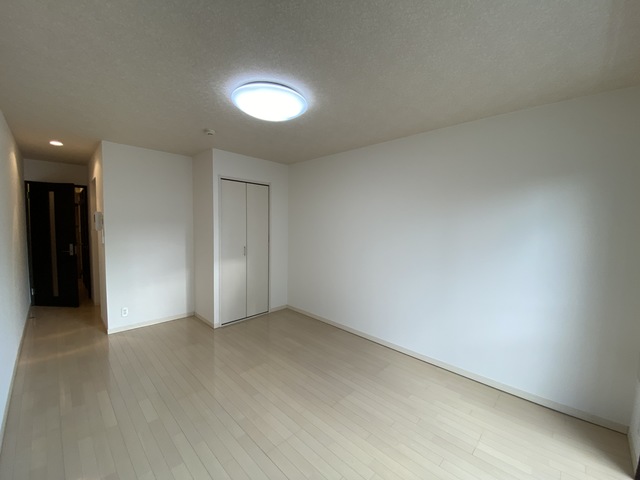 居室・リビング　人気の白基調のお部屋です。