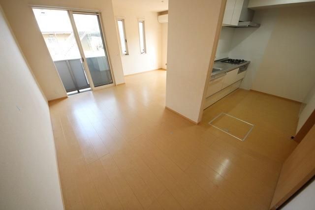 居室・リビング　同物件別部屋写真