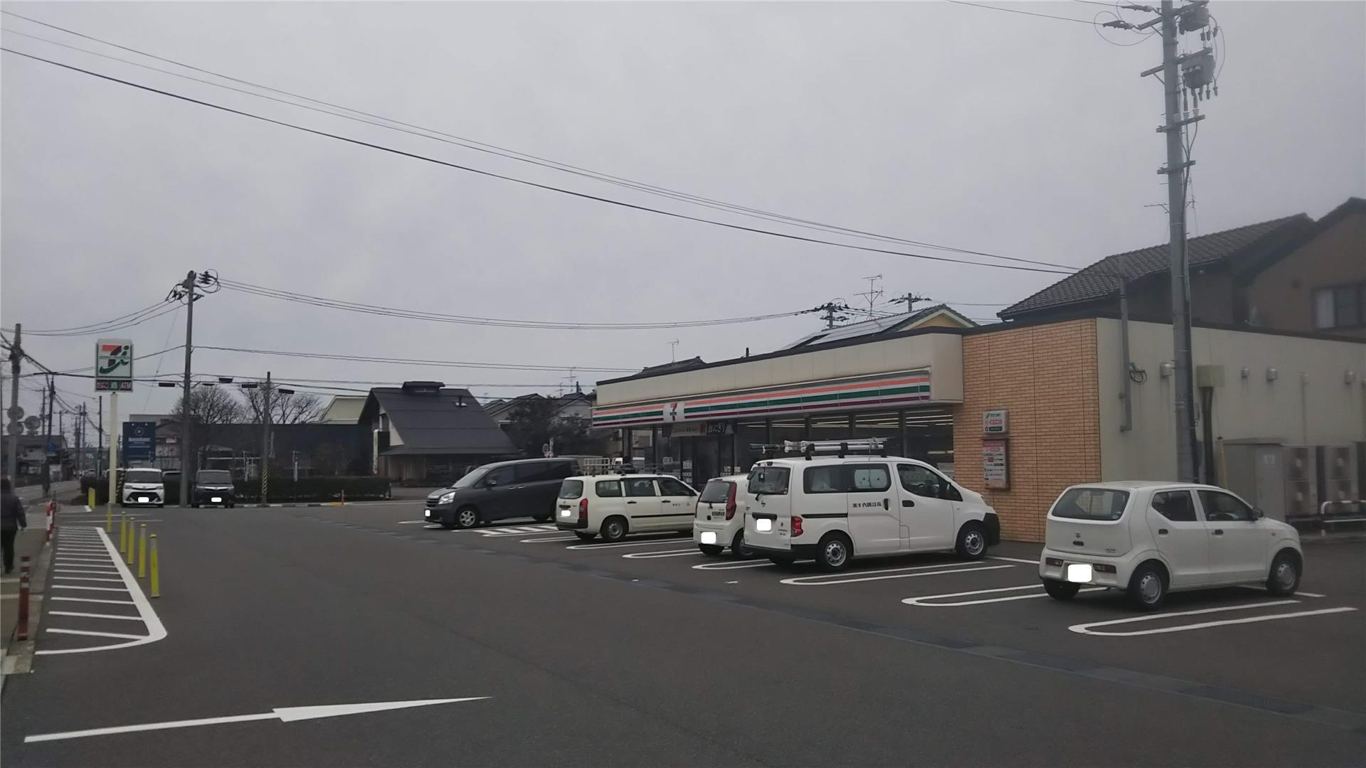 コンビニ　セブンイレブン新潟竹尾3丁目店（コンビニ）まで863m