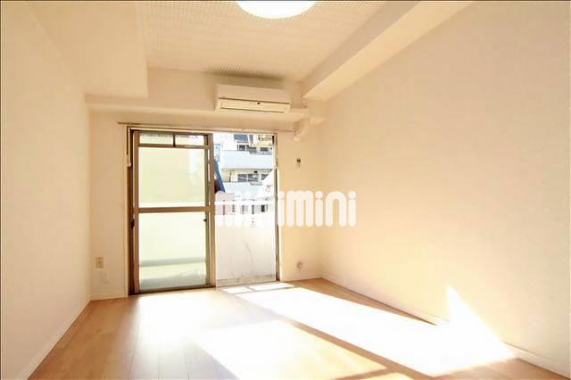 居室・リビング　日当たりお部屋のお写真です