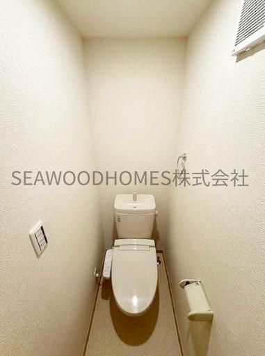 トイレ　浴室と別々「独立トイレ」で、来客時も安心。