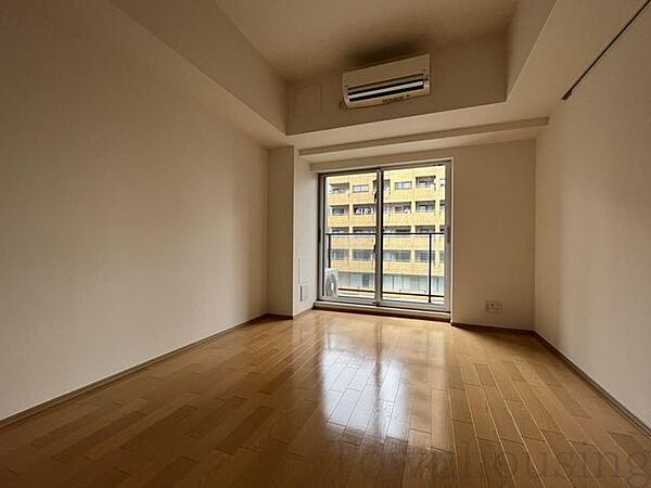 居室・リビング　※別部屋の参考写真です。