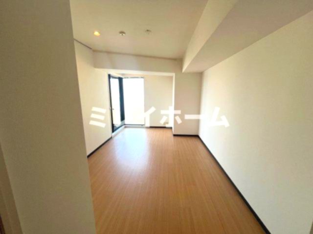 居室・リビング　同建物内別のお部屋の参考写真になります。