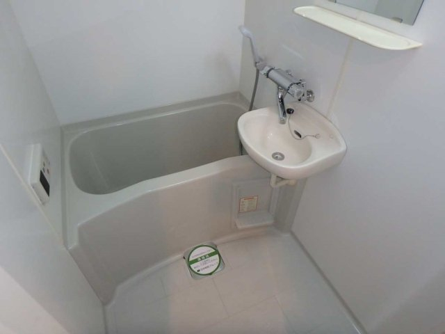 バス・シャワールーム　※反転タイプの写真を使用しています。