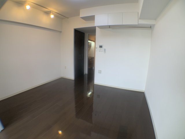 居室・リビング　エアコン・照明付きの洋室です♪