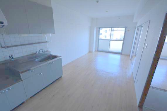 居室・リビング　明るく広々としたリビングです。