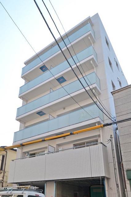 建物外観　６階建ての賃貸マンション