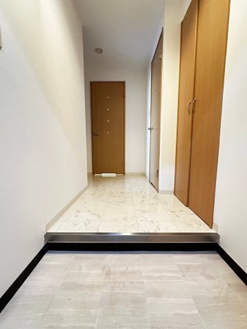 玄関　詳細は、RISUMO江坂本店までお問合せください♪