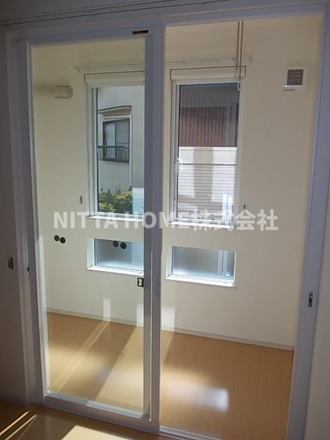 バルコニー　サンルーム完備で洗濯物はラクチン♪