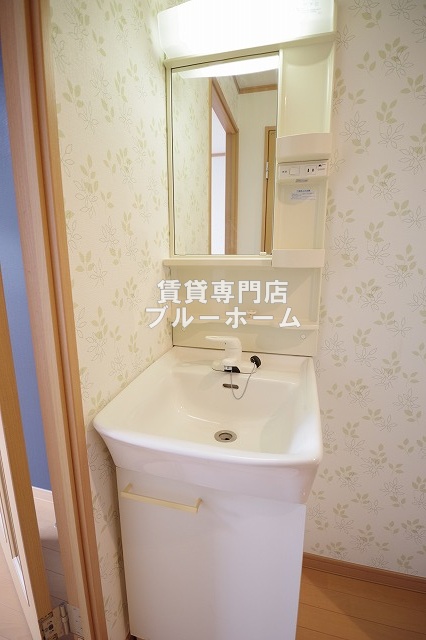 洗面設備　収納豊富な洗面所！