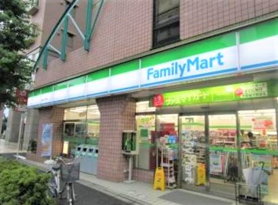 コンビニ　ファミリーマート神田佐久間町店（コンビニ）まで84m