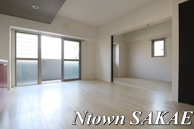 居室・リビング　こちらのリビングで趣味の時間をお楽しみください