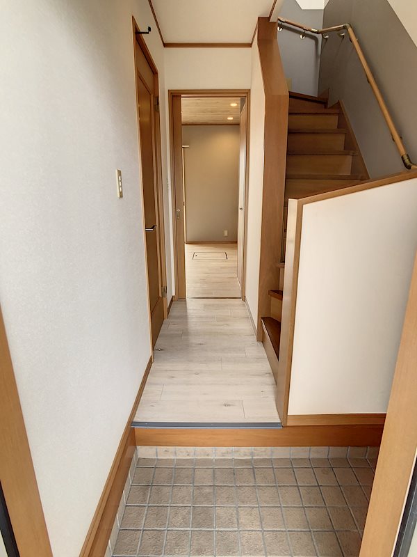 玄関　退去前、現況優先